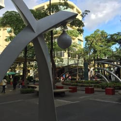 Serendra Piazza