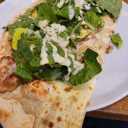 L'Osteria - Halbe Pizza Ceasars Salad style
