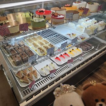 Mei Wa Bakery - Display case... lots of cakes! - Bakeries Near Me - Kent, Washington Mei Wa Bakery - Display case... lots of cakes! - Bakeries Near Me - Kent, Washington