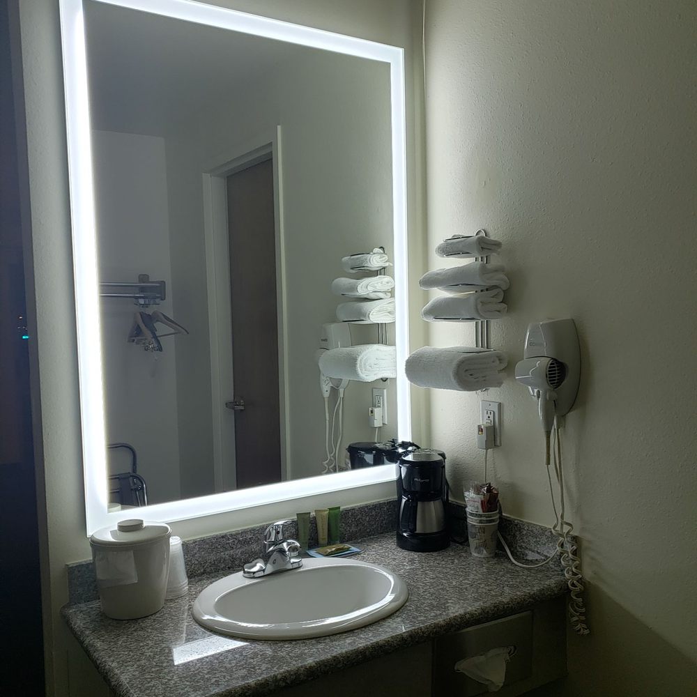 Cedars Inn - Hotels Near Me - East Wenatchee, Washington Cedars Inn - Hotels Near Me - East Wenatchee, Washington