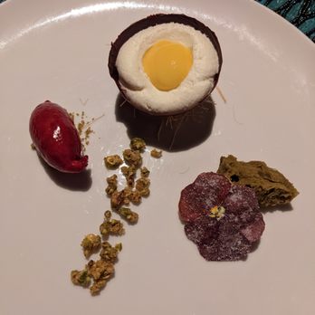 Houndstooth Restaurant - American Near Me - Huntly, Virginia