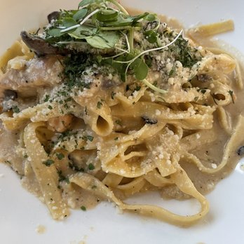 La Belle Vie Kitchen - Mushroom truffle fettuccine with chicken. - French Near Me - Suwanee, Georgia La Belle Vie Kitchen - Mushroom truffle fettuccine with chicken. - French Near Me - Suwanee, Georgia