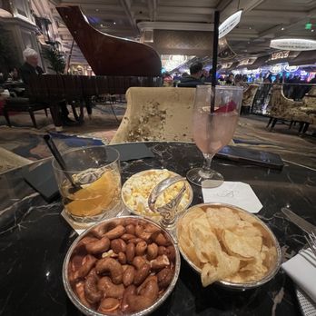 Petrossian Bar - Popcorn, cashews and salt & vinegar chips - Lounges Near Me - Las Vegas, Nevada
