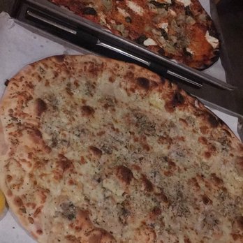 BAR - Fresh Little Neck Clams White Pizza and a classic Red - Pizza Near Me - New Haven, Connecticut BAR - Fresh Little Neck Clams White Pizza and a classic Red - Pizza Near Me - New Haven, Connecticut