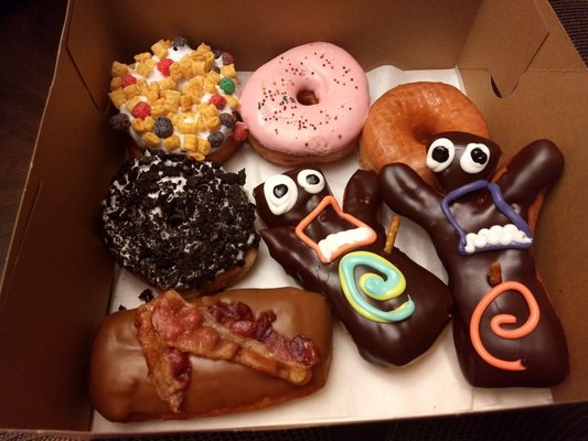 Voodoo Doughnut 3976 Photos 1170 Reviews Doughnuts 100 Universal City Plz Universal City Ca United States Phone Number