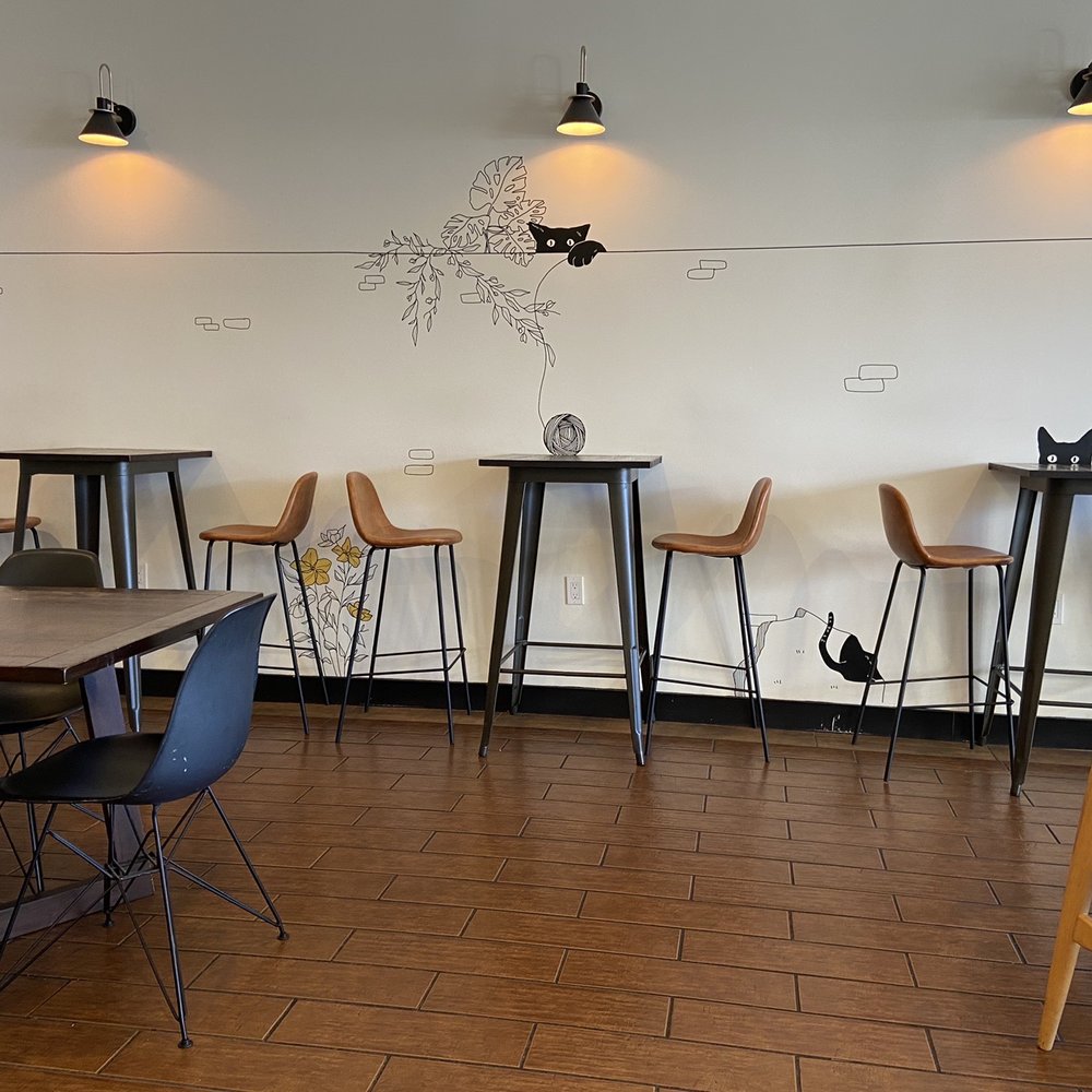 Mochi - Indoor seating area - Ice Cream & Frozen Yogurt Near Me - Irvine, California