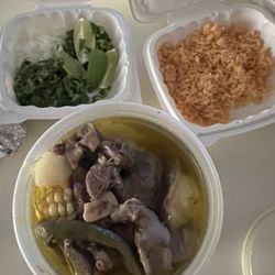 Taqueria Jalos - Caldo de res con su arroz rojo y condimentos de cilantro, cebolla, limones y chiles picados!
