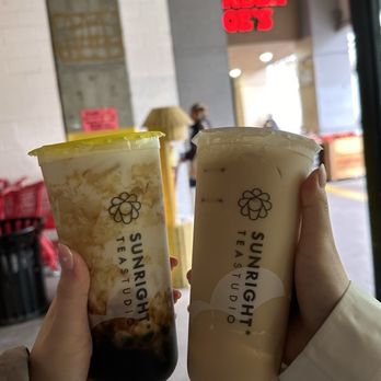Sunright Tea Studio - U District - Brown sugar boba milk, cream pudding milk tea - Bubble Tea Near Me - Seattle, Washington