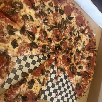 Slicey's Pizza - Pepperoni and Mushroom pizza - Salad Near Me - Los Angeles, California Slicey's Pizza - Pepperoni and Mushroom pizza - Salad Near Me - Los Angeles, California