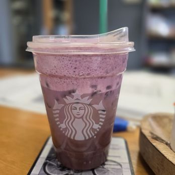 Starbucks - Coffee & Tea Near Me - Pewaukee, Wisconsin