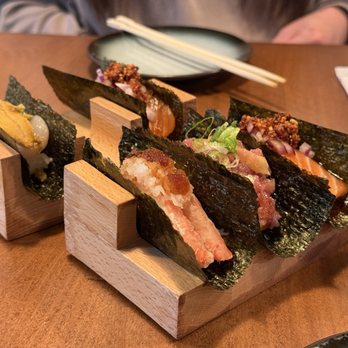 Oh Banzai - Hand rolls: Uni scallop, salmon w chili crisp, snow crap w ponzu, toro - Japanese Near Me - Gardena, California