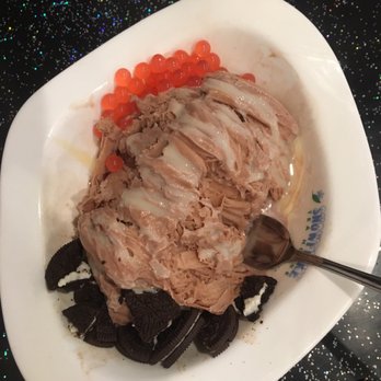 Snowflake Tea House - Chcolate snow with oreos and strawberry popping boba (my favorite topping) - Desserts Near Me - Duluth, Georgia