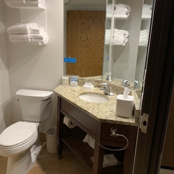 Hampton Inn Duluth Canal Park - Bathroom countertop - Hotels Near Me - Duluth, Minnesota Hampton Inn Duluth Canal Park - Bathroom countertop - Hotels Near Me - Duluth, Minnesota