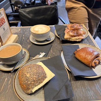 Ole and Steen - Everything cheese sandwich, cinnamon bun, ham sandwich - Patisserie/Cake Shop Near Me - London, XGL Ole and Steen - Everything cheese sandwich, cinnamon bun, ham sandwich - Patisserie/Cake Shop Near Me - London, XGL