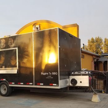 Biggin's Texas BBQ - a truck parked in front of a restaurant - Barbeque Near Me - Los Banos, California