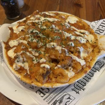 Yeoman's Topgolf Swing Suite - Buffalo Macaroni and Cheese with grilled chicken - Cocktail Bars Near Me - Tampa, Florida