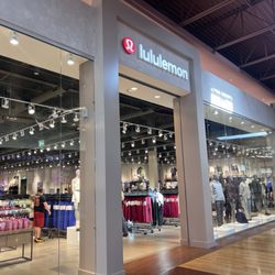 Lululemon Athletica - 9/19/26 FYI. Exterior. Entrance