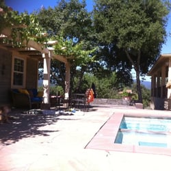 Dry Creek Cottage - cottage on the left...pool on the right!