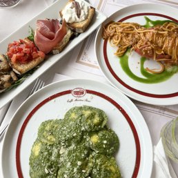 appetizer, pesto ravioli, lobster spaghetti