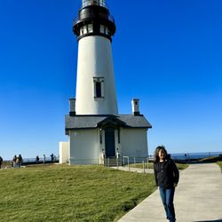 Yaquina Head Lighthouse - 11.25.23 beautiful sunny day in November with clear view of the lighthouse