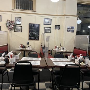 Big Al's Diner - tables & booths seating - Diners Near Me - Cleveland, Ohio Big Al's Diner - tables & booths seating - Diners Near Me - Cleveland, Ohio