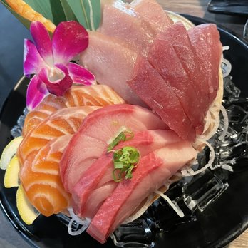 Aloha Sushi - Sashimi combo deluxe - Sushi Bars Near Me - Folsom, California
