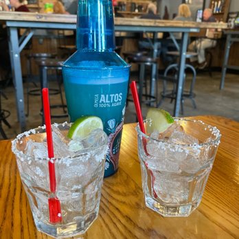 Vinson's Pub And Eatery - two glasses of alcohol and a bottle of aleto - American Near Me - Clayton, North Carolina Vinson's Pub And Eatery - two glasses of alcohol and a bottle of aleto - American Near Me - Clayton, North Carolina