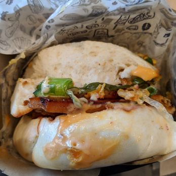RollPlay Rosslyn - Traditional Style Bangin Bun - Vietnamese Near Me - Arlington, Virginia