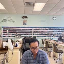 Nails 4 U - Wall of polishes