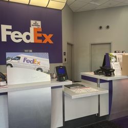 FedEx Ship Center - Waiting for over 28 minutes