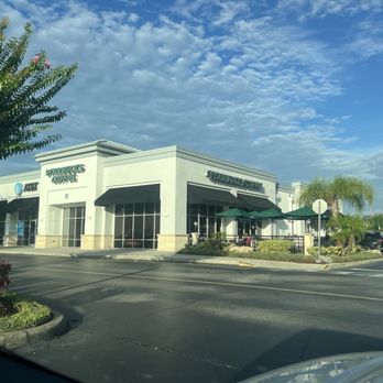 Starbucks - Coffee & Tea Near Me - Orlando, Florida