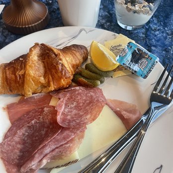 Smoke & Mirrors - Amazing breakfast - Bars Near Me - Washington Dc, District of Columbia