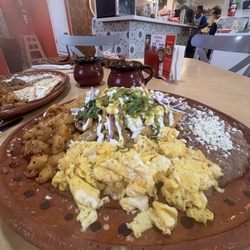 Los Pueblos Restaurant - Chilaquiles.