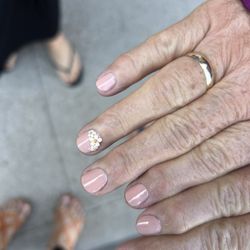 Lodi's Tippie Toes Nail Salon - Gel mani