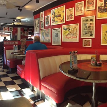 Cool Cat Cafe - Indoor dining, superb service from Tori. - Burgers Near Me - Kihei, Hawaii