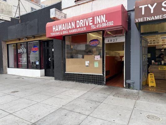 Hawaiian Drive Inn by null