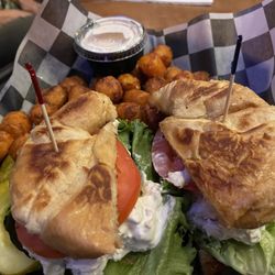 Goldie's Bar & Grill - Chicken Salad