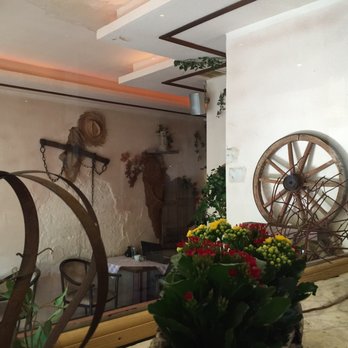 Platia - Raucherbereich - Greek Near Me - Hanover, NI