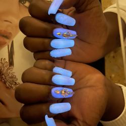 Just Nails Salon - Glow in the dark with duping powder.