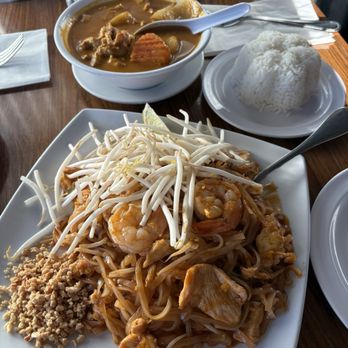 Nine & Nine Thai Kitchen - 58 Pad Thai & 90 Yellow Curry - Thai Near Me - Pasadena, California Nine & Nine Thai Kitchen - 58 Pad Thai & 90 Yellow Curry - Thai Near Me - Pasadena, California