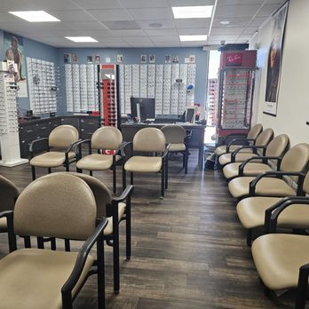 Azul Vision - Waiting room - Ophthalmologists Near Me - Torrance, California