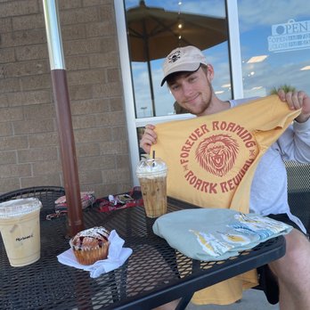 Drift Coffee and Kitchen - Banana muffin, cold brew with sweet cream and caramel macchiato - Coffee & Tea Near Me - Ocean Isle Beach, North Carolina Drift Coffee and Kitchen - Banana muffin, cold brew with sweet cream and caramel macchiato - Coffee & Tea Near Me - Ocean Isle Beach, North Carolina