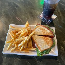 Mulligan’s Grill - Lunch menu BLT
