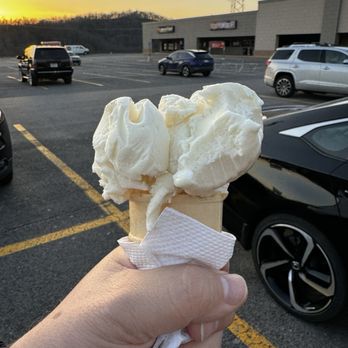 Farm House Ice Cream - Pralines and cream - Ice Cream & Frozen Yogurt Near Me - Bridgeport, West Virginia Farm House Ice Cream - Pralines and cream - Ice Cream & Frozen Yogurt Near Me - Bridgeport, West Virginia