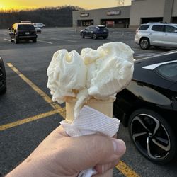 Farm House Ice Cream - Pralines and cream