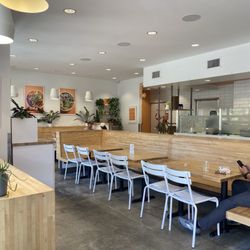 Vibe Organic Kitchen & Juice - Indoor seating