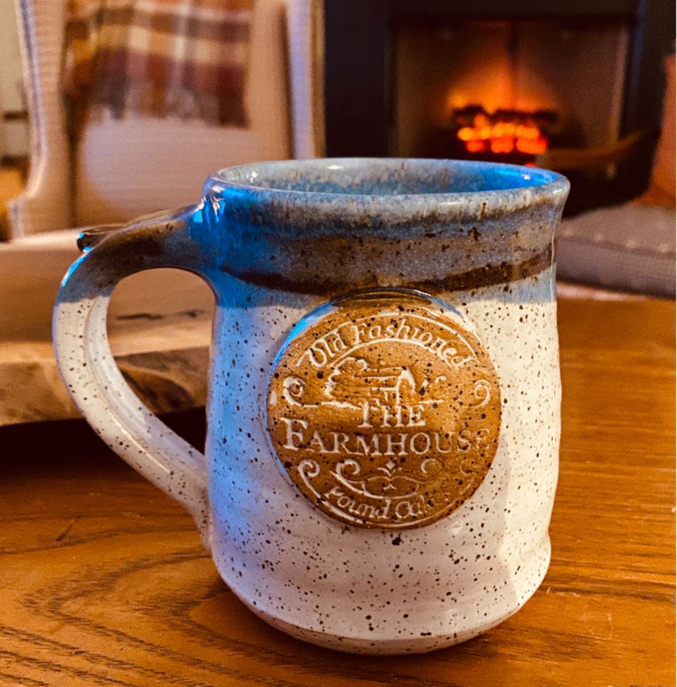 FarmHouse PoundCakes Logo