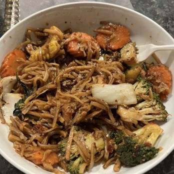 The Smiling Elephant - Pad Kee Mao - Thai Near Me - Nashville, Tennessee