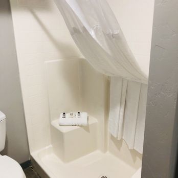 Americana Modern Hotel - Amazing and super clean shower! - Hotels Near Me - Redding, California Americana Modern Hotel - Amazing and super clean shower! - Hotels Near Me - Redding, California
