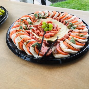 Tuscan Wood Fired Pizza Catering - Fresh mozzarella and tomatoe - Caterers Near Me Tuscan Wood Fired Pizza Catering - Fresh mozzarella and tomatoe - Caterers Near Me